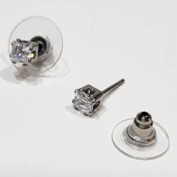 Brilliant Princess Cut 1 CTW Cubic Zirconia Stud Earrings - Picture 10 of 11